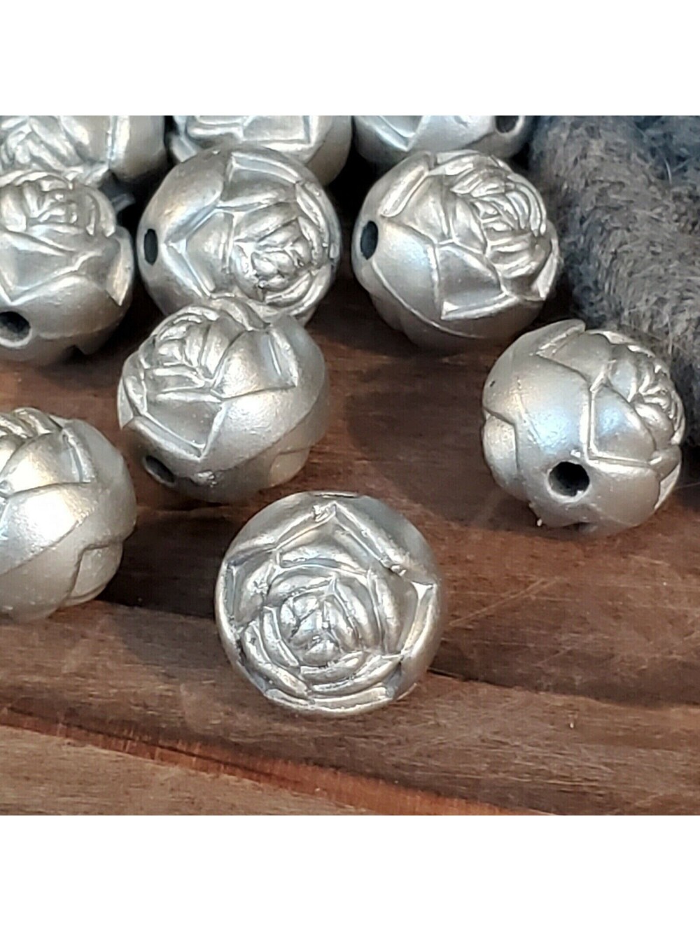 Vintage Retro Silver Satin Rosebud Flower 14mm Round Acrylic Beads 10 pcs